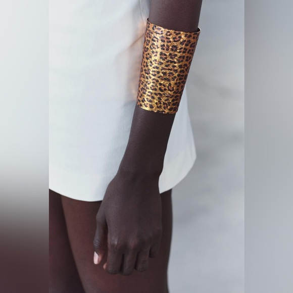 NWT Zara Gold Leopard  Animal Print  Cuff Bracelet - Picture 1 of 6